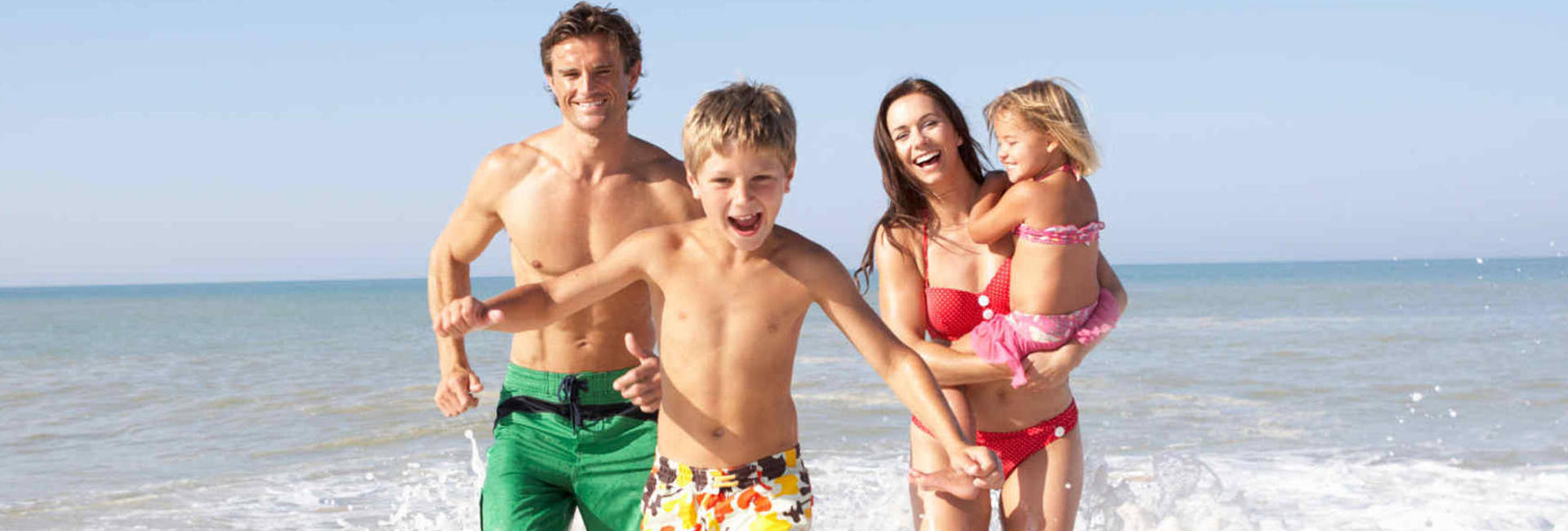 Family On Beach 1920x650 1 