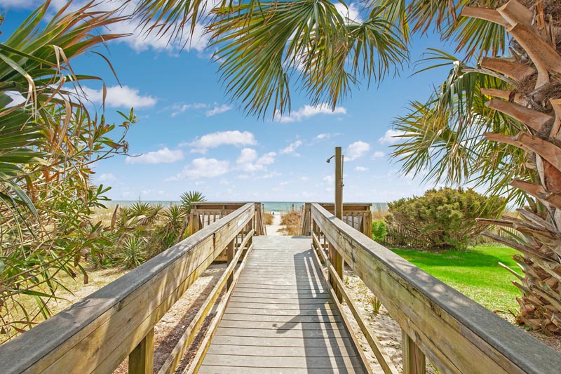 Meridian Plaza Oceanfront Walkway View 001 